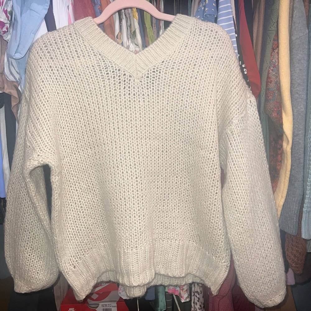 QED London Cream V-Neck Sweater - Picture 4 of 5